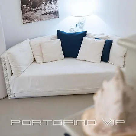 Vico Dritto 15 *